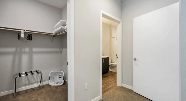 Апартаменты Luxury с 2 комнатами Bluebird Suites near Facebook HQ