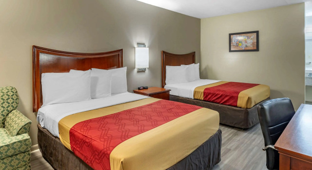Четырёхместный номер Standard Econo Lodge Charlottesville North - University Area