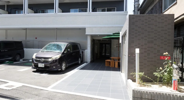 URO apt Tsuruhashi station