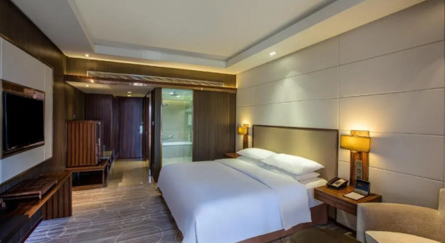 Номер Premium Crowne Plaza Kunming City Centre by IHG