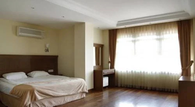 Miranda Garden Hotel, Rezerwuj Hotel Hotele w Polonezkoy z basenem, Basen