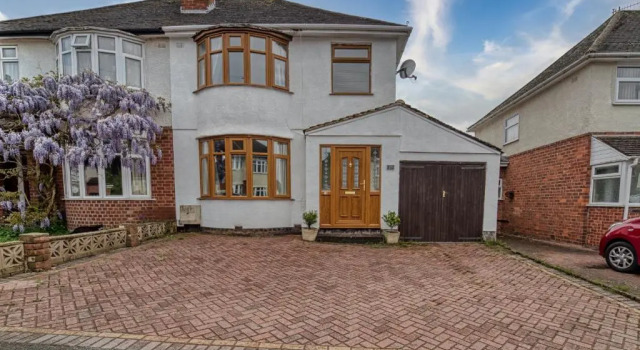 Cosy 3 Bedroom Home with Parking, Забронировать Отель Отели Вустер с парковкой, рядом с Worcestershire County Cricket Club, Парковка