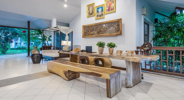 Locals Villa Hotel