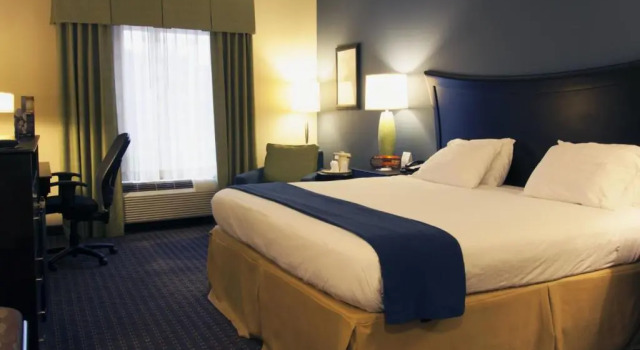 Номер Standard Holiday Inn Express Hotel & Suites Largo-Clearwater by IHG