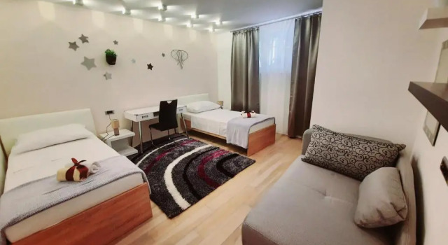 Split Symphony Garden: Modern, new Apartment (4+1), 5 min walk to ˝Firule˝ SAND BEACH, 12 min walk to CITY CENTER