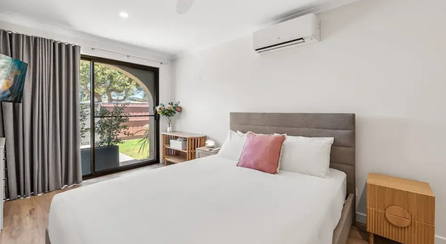 Family Home Near Cafes and Surf Beaches