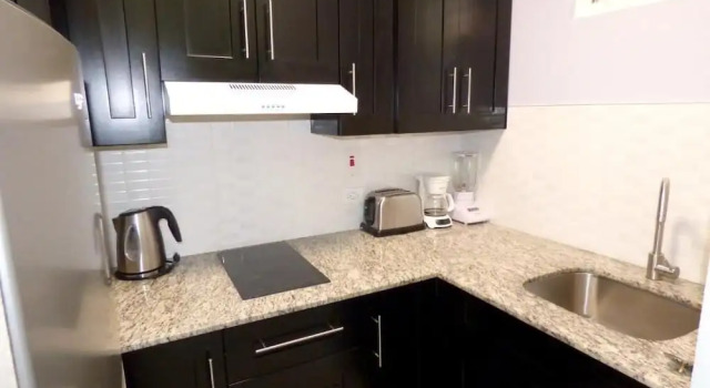 Апартаменты Deluxe Beach One Bedroom Suite A17