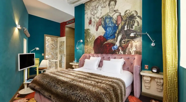 Двухместный номер Superior Hôtel du Petit Moulin, Haute Couture hotel by Lacroix