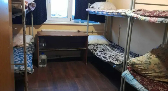 Кровать в общем номере Общежитие Полярник на Промысловой
