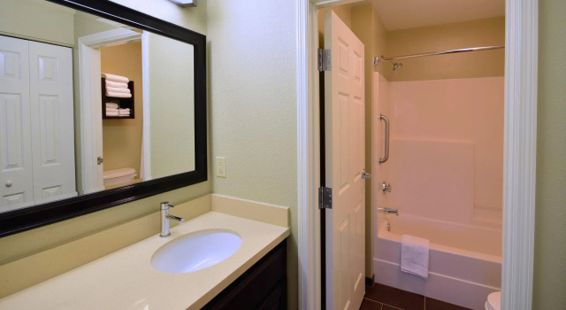 Двухместный люкс Staybridge Suites - Cincinnati North by IHG