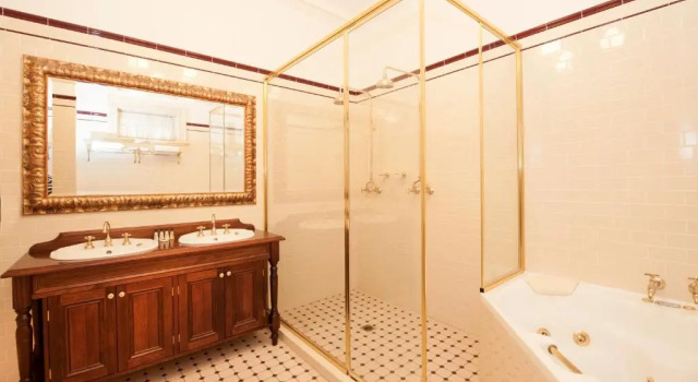 Апартаменты Luxury с 2 комнатами Cobb & Co Court Boutique Hotel