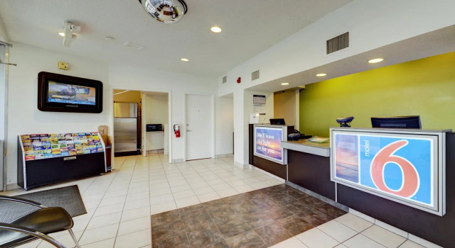 Motel 6 Cocoa Beach, Varaa Motelli Cocoa West Space Coast