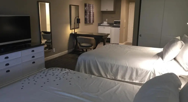 Полулюкс Pacific Shores Inn