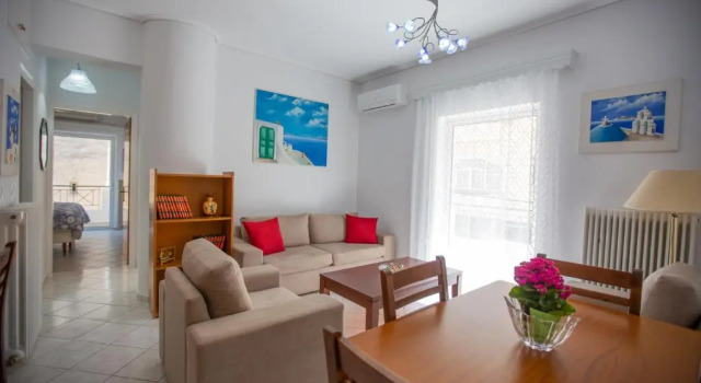Апартаменты Poly's charming home - City center & near the beach 2bedroom apartment