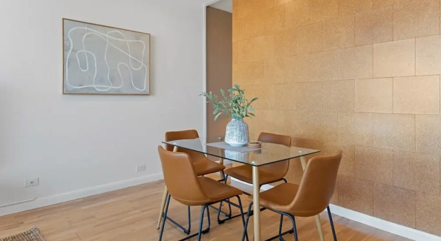 Modern 1-bed, City Skyline Views & Close to Shops