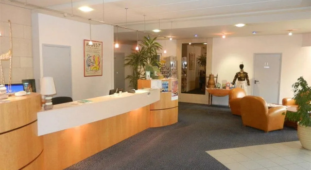 Hôtel Dupleix - Hyper centre - Réouverture, Забронировать Отель Отели Finistère с парковкой, Парковка
