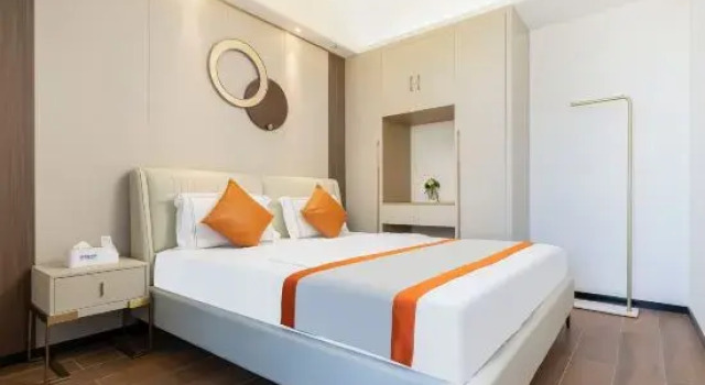 Люкс с 2 комнатами с балконом Qianju Hotel (Sanya Bay Coconut Dream Corridor Branch)