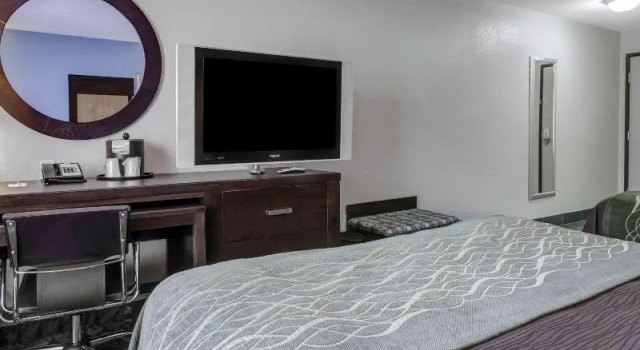 Шестиместный номер Standard с балконом Comfort Inn & Suites El Paso I-10 Airport Area