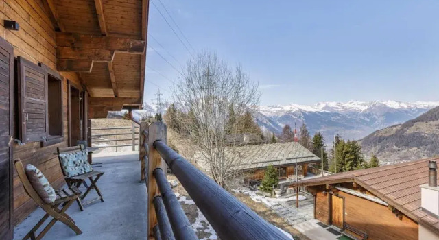 Chalet Capricorne -impeccable Ski in out Chalet With Sauna and Views, Prenota Chalet La Tzoumaz 