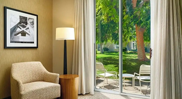 Номер Standard с видом на сад Hilton Oakland Airport Hotel
