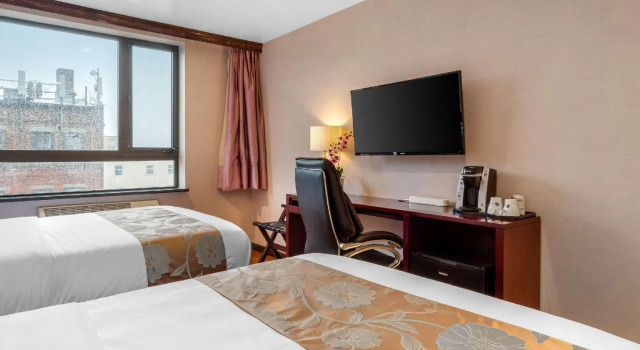 Четырёхместный номер Standard The L Hotel