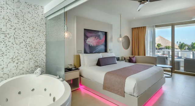 Полулюкс Luxury Hotel Chic