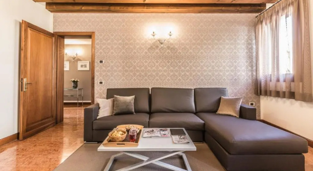 Апартаменты Ca del Monastero 1 Collection Apt for 4 Guests with Balcony and Lift
