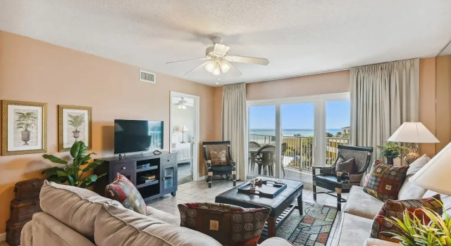 Seacrest 402 is a 2 BR Gulf Front on Okaloosa Island by RedAwning, Book Lejlighed Fort Walton Beach Emerald Coast