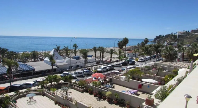 Апартаменты Nerja 1ª linea de Playa de Burriana , terraza grande al mar