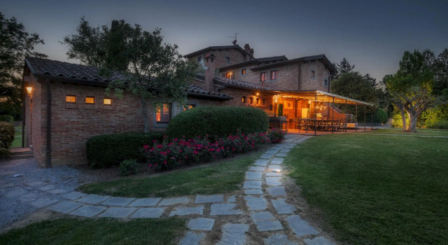 CASALE DEI GIRASOLI 14, Emma Villas, Забронировать Вилла СПА-отели Кортона, SPA-услуги