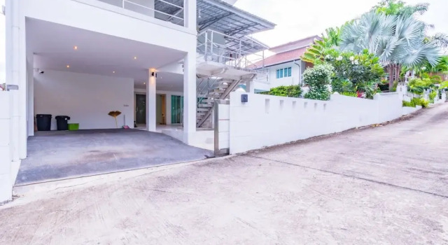 4 Bedroom Modern Pool Villa