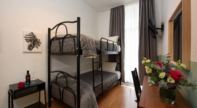Hotelroom In Berlin n9 Prenzlauer Berg New, Varaa Hotelli Prenzlauer Berg Berliini, lähellä Helmholtzplatz