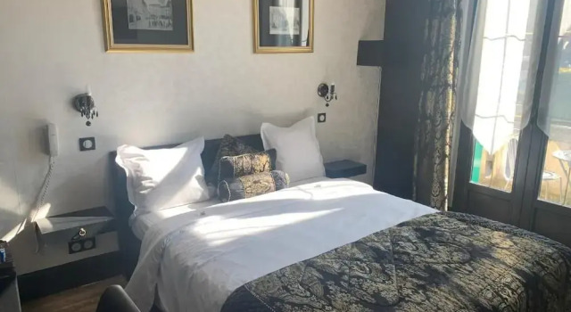 Двухместный номер Standard с балконом Hôtel Beausoleil