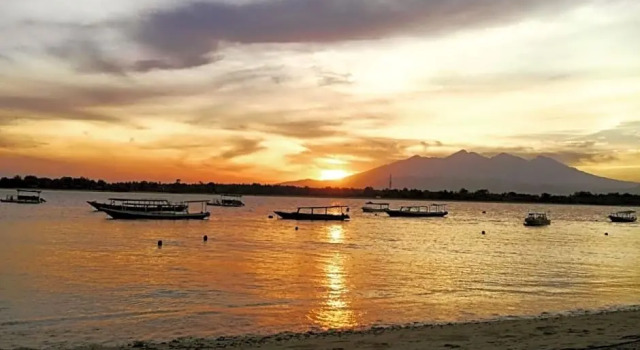 Бунгало Deluxe Gili Turtle Beach Resort