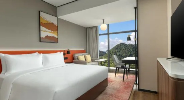 Двухместный номер Standard с видом на горы Hilton Garden Inn Xingyi Wanfenglin