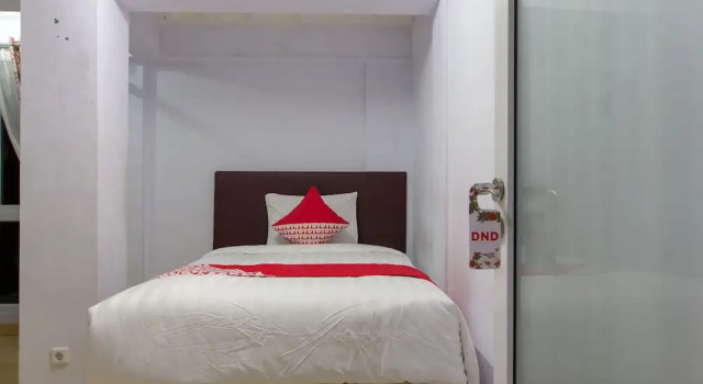 Griya Mas Syariah by OYO Rooms, Varaa Hotelli Curug West Java