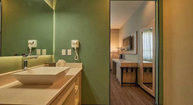 Полулюкс Wyndham Garden Saltillo