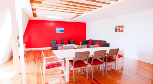 Апартаменты Downtown Seaview Apartment