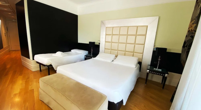 Трёхместный номер Deluxe с балконом Park Hotel Junior