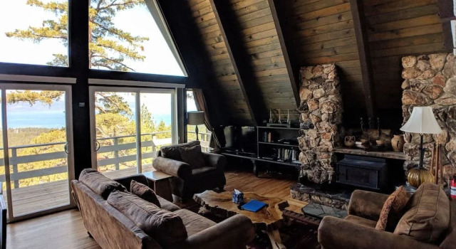 Hot Tub, Pool Table, Lake & Mountain Views !, Забронировать Отель Отели Саут-Лейк-Тахо 3 звезды, рядом с Первый спуск, 3*