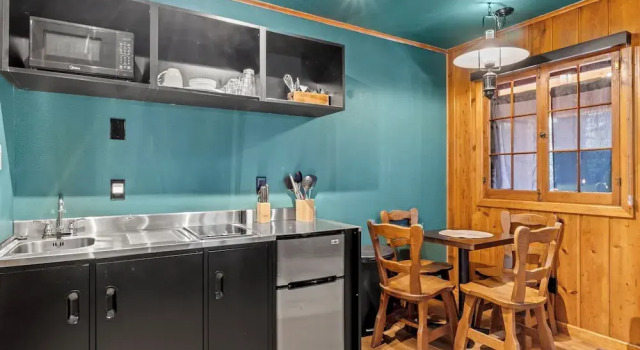 Timber Lodge Cabins 28, Buchen Sie Ferienhaus Hotels in Colorade Springs mit Pool, Schwimmbad