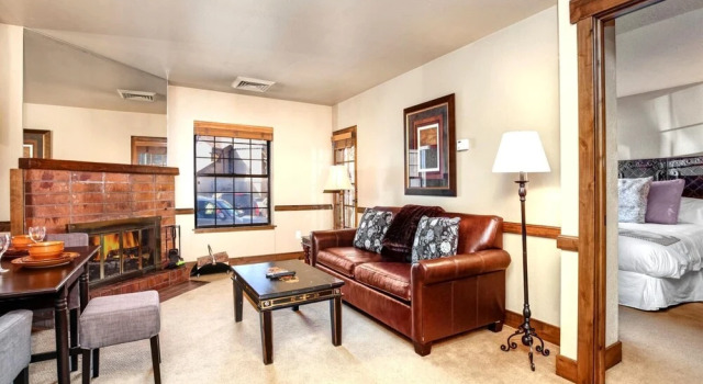 K B M Resorts- Cbi-101 Upgraded 1bd, Wood Fireplace, Full Kitchen, Wifi, Walk to Slopes!