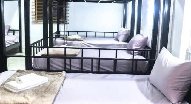 Кровать в общем номере SY Guesthouse