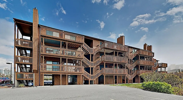 Bay-view Beach W/ Pool, Deck & Balcony 2 Bedroom Condo, Rezerwuj Apartament Midtown 