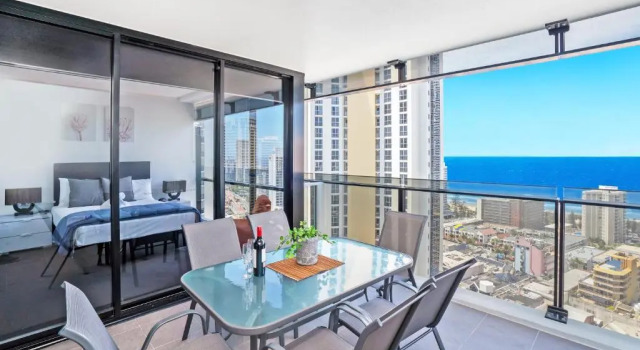 Апартаменты с 3 комнатами Circle on Cavil Holidays Gold Coast