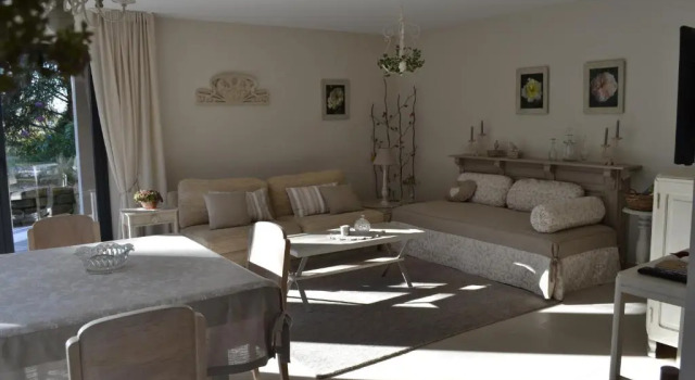 Gîte La Cour Anglaise, Book Apartment  