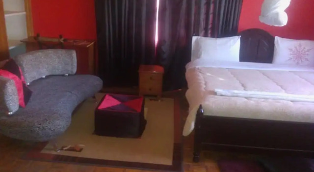 Коттедж с 2 комнатами Rose Wood Lounge