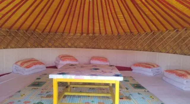 Кровать в общем номере Long County Guanshan Xiduri Yurt