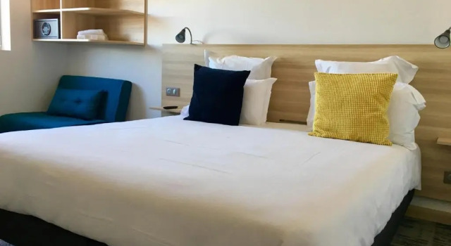 Трёхместный номер Deluxe Brit Hotel Martigues Nord
