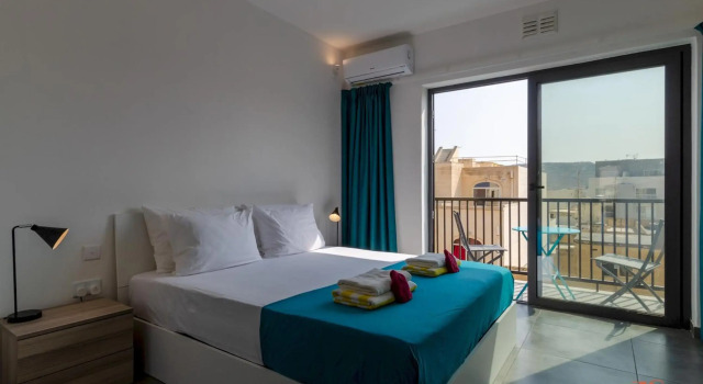 2 Bed Apartment w Distant Sea and Country Views, Varaa Huoneisto Zebbug Gozo
